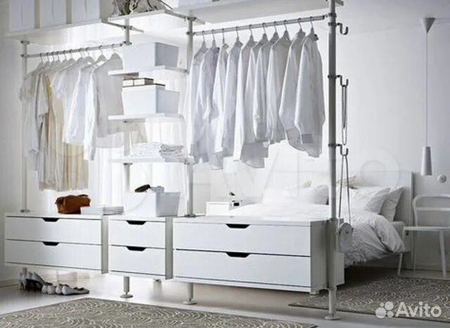 Комната для одежды фото A First-Time Homeowner Hits the Jackpot With This Craftsman Gem Open closet, Bed