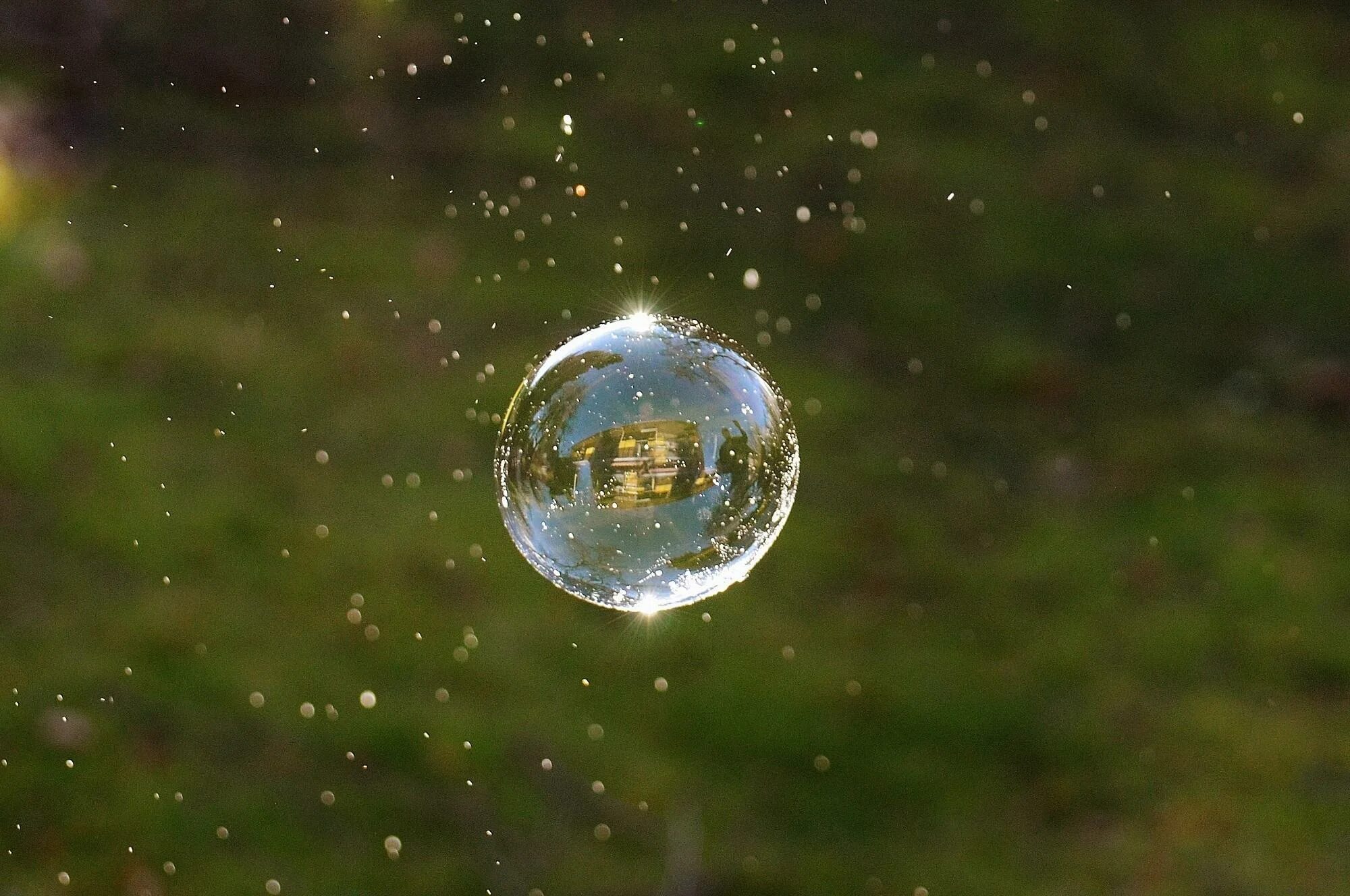 Мыльные пузыри. Мыльный пузырь лопнул. Лопающийся пузырь. Мыльные пузыри Эстетика.