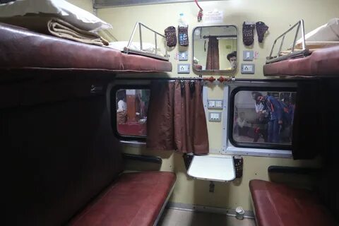 Поезд 379 вагон