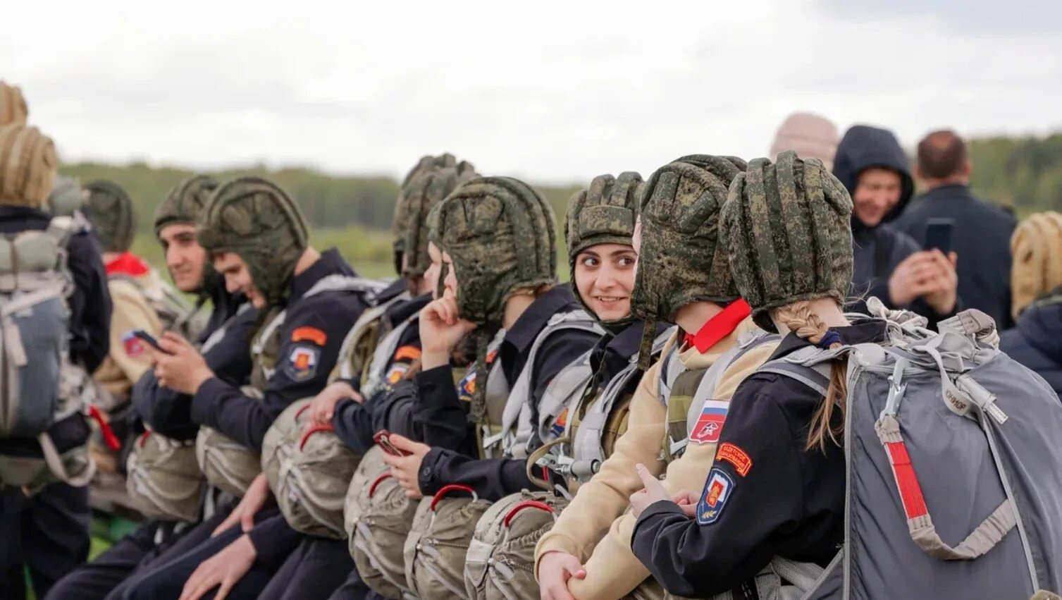 Аэродром волосово прыжки с парашютом. Аэродром волосово прыжки с парашютом. Аэродром сиворицы прыжки с парашютом. Аэродром волосово прыжки с парашютом. Волосово аэроклуб.