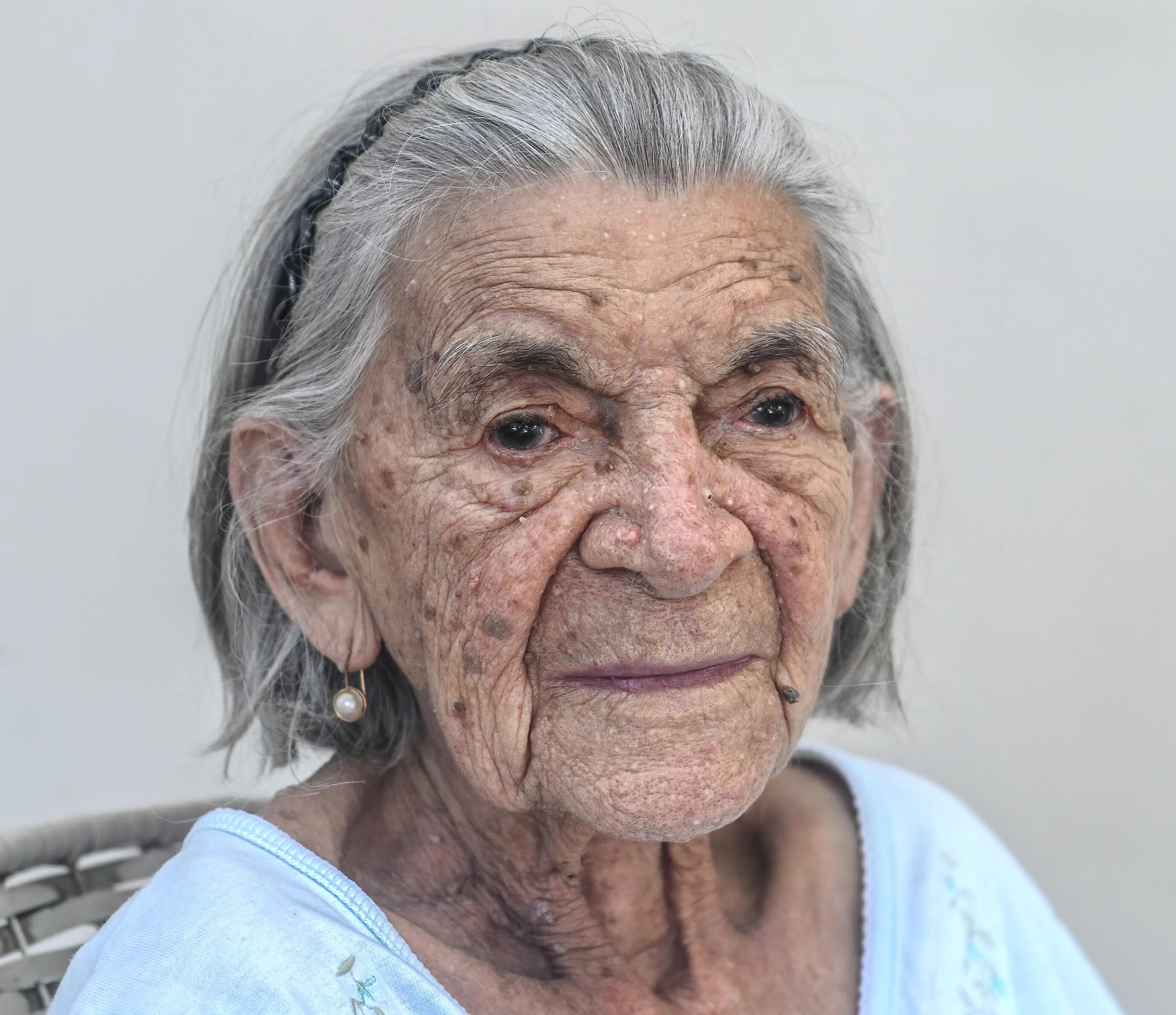 She was very old. Бабка. Фото старых женщин. Фото женщины старые интересные. Рабочая Старая женщина.