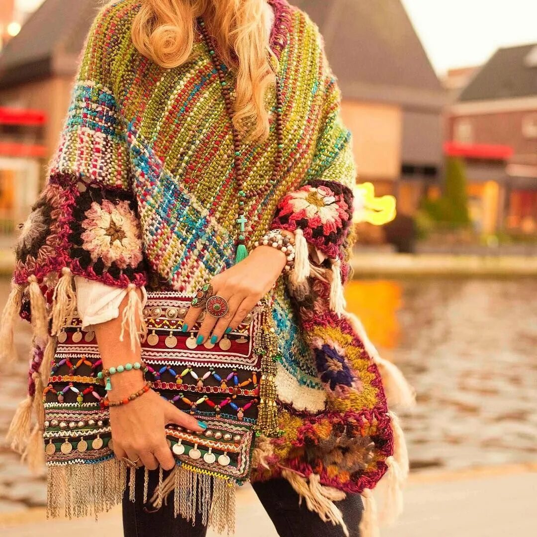 Бохо шик марлевка. Вязаная кофта бохо. Вязаные свитера в стиле бохо спицами. Вязание в стиле бохо. Джемпер в стиле бохо спицами.
