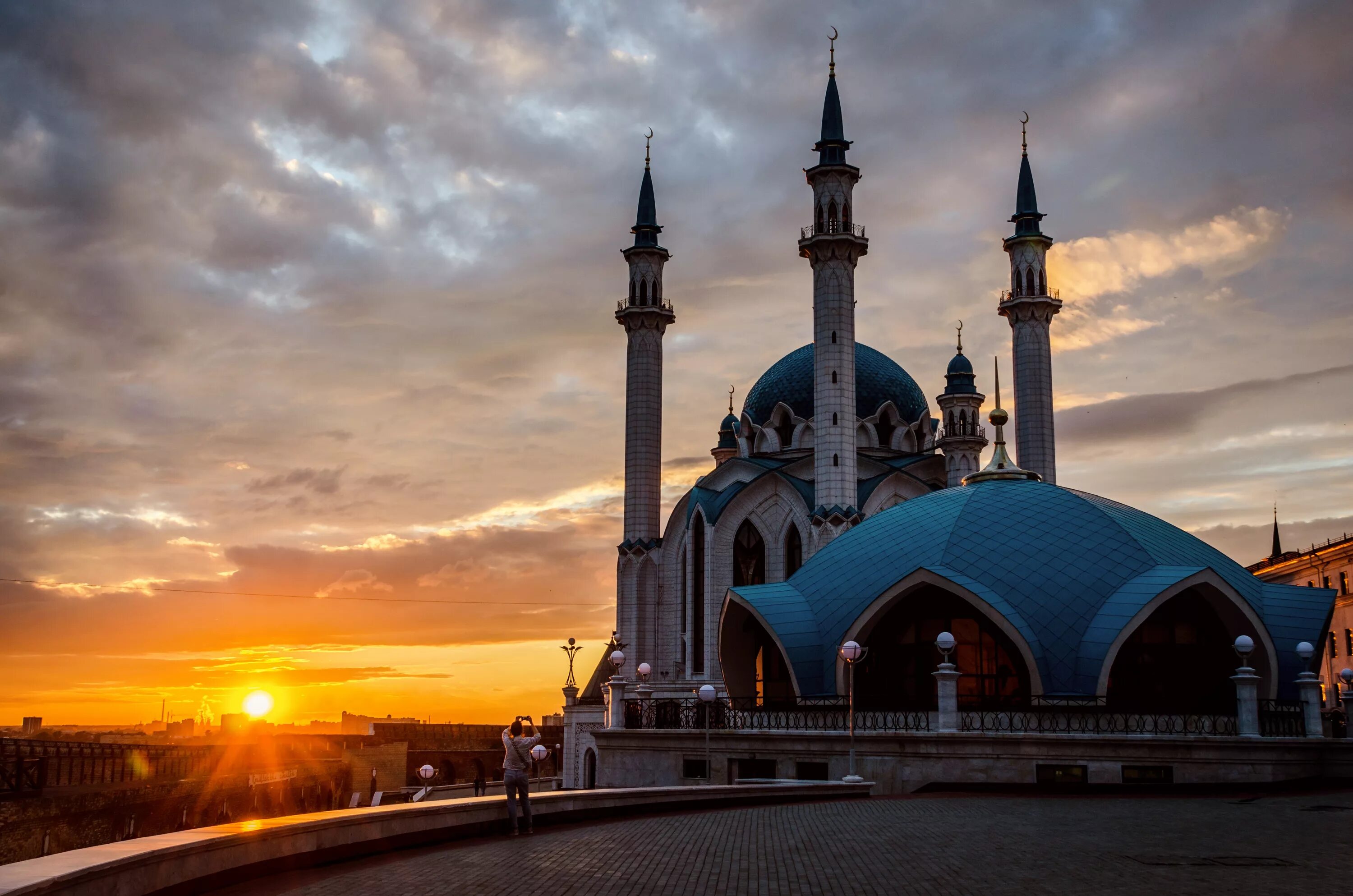 Красивая картинка татарская. Кул-Шариф Татарстан. Мечеть Татарстан Казань. Мечеть кул Шариф на закате. Кул-Шариф Казань обои.