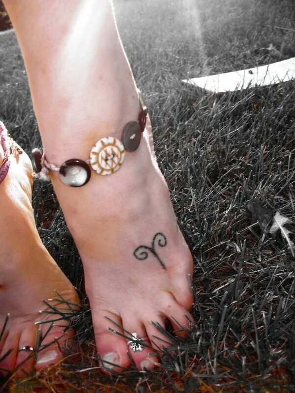 Pierced feet. Pierced feet. Тату овен для девушек. Vivian ireene. Pierced feet.