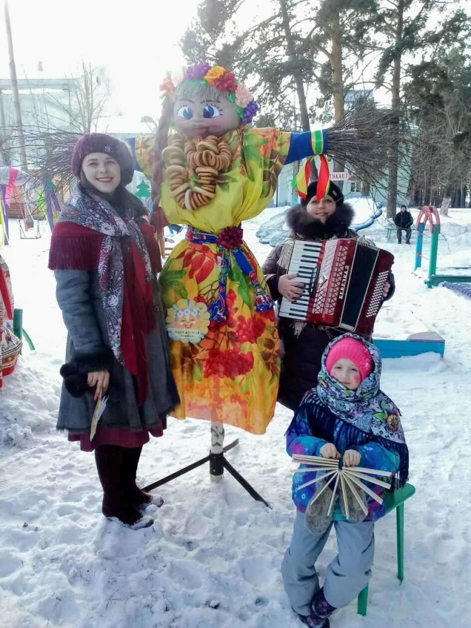 Масленица баба Яга. Баба Яга на Масленицу на улице. Масленичная красавица. Масленица Яга.