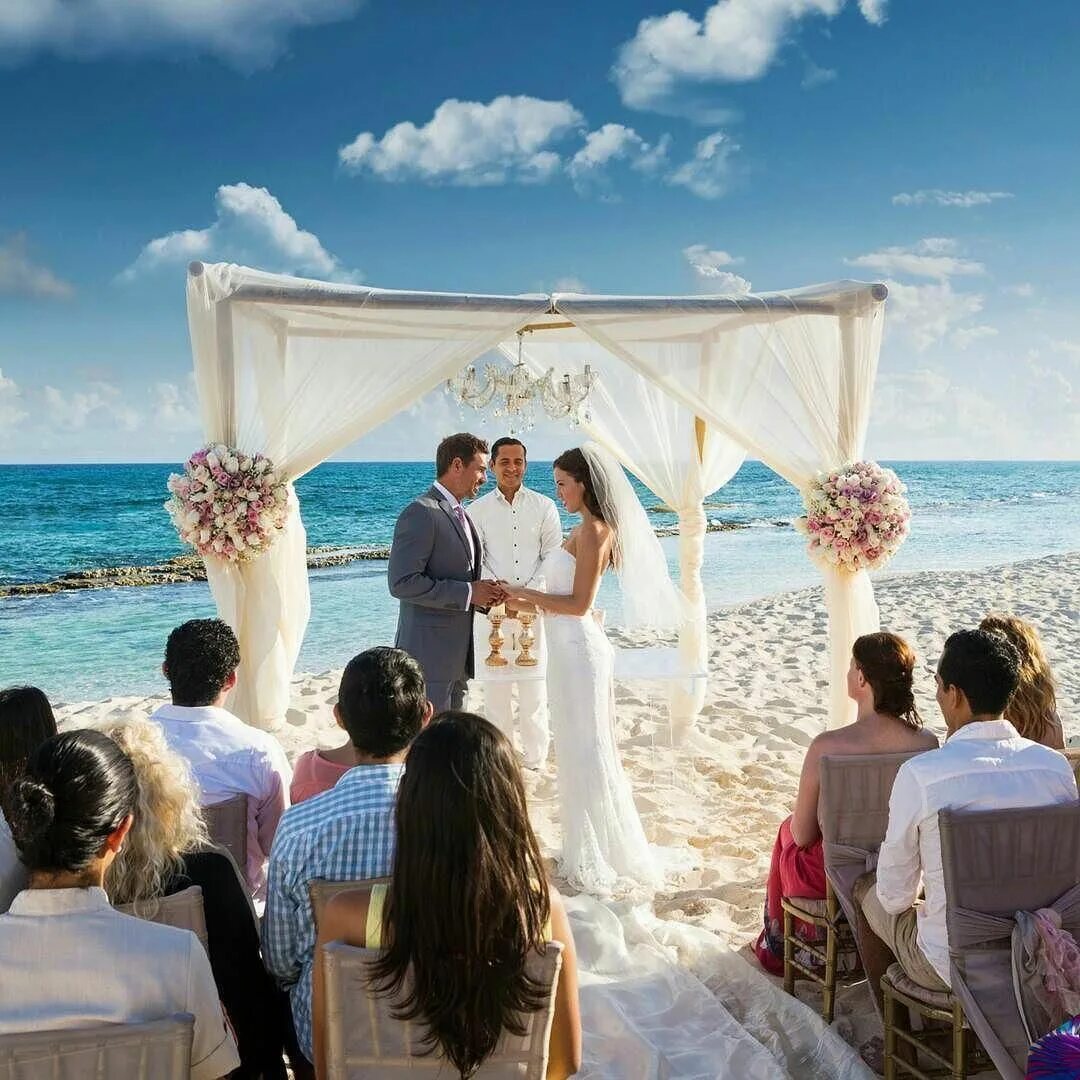 Греция на двоих цена. Свадьба за границей. Роскошная свадьба. Свадьба на берегу океана фотообои. Свадьба в отеле свежий ветер.