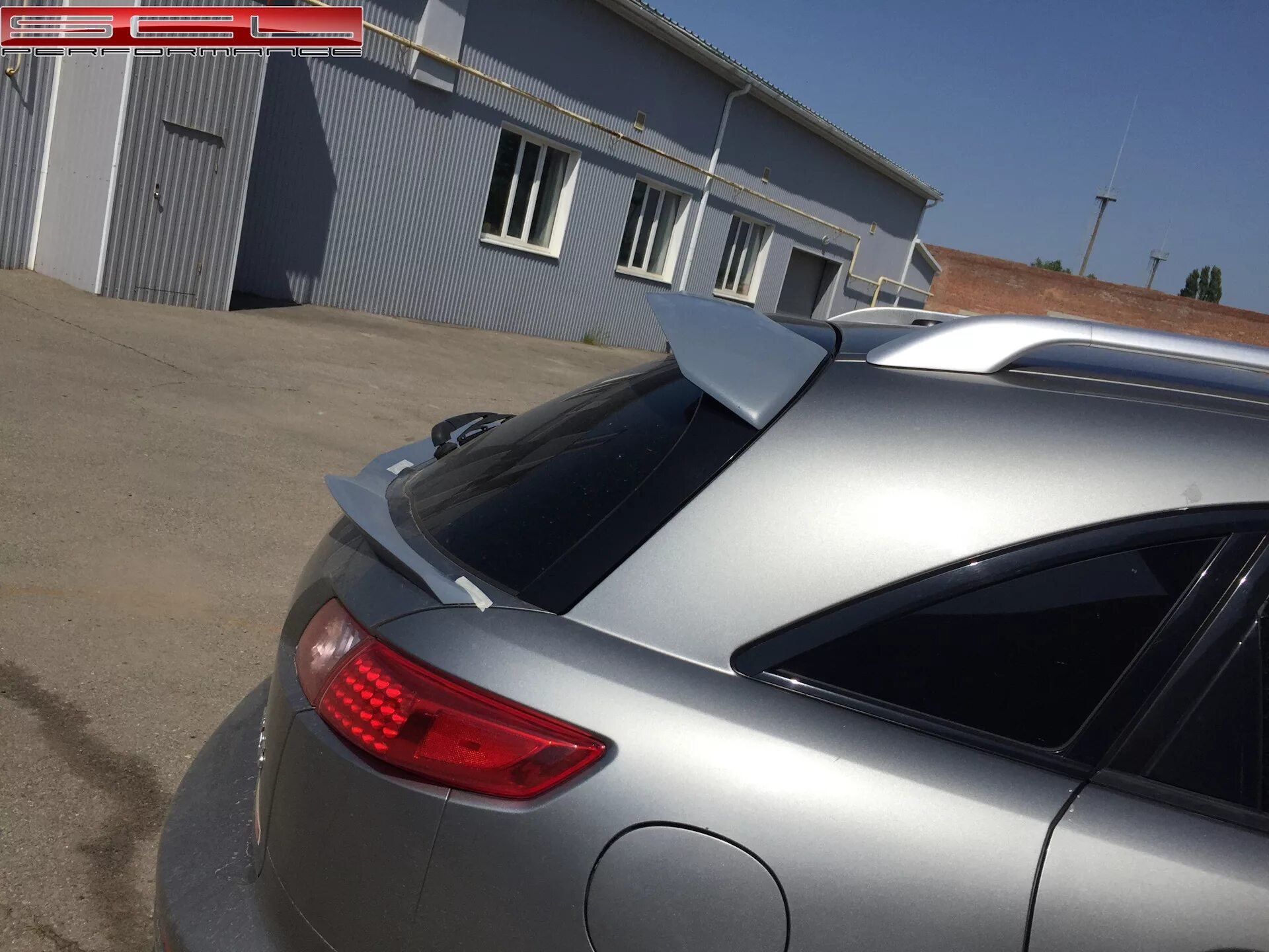 Спойлер заднего бампера инфинити qx70. Спойлер инфинити. Спойлер на infiniti fx35. Верхний спойлер infiniti fx. Спойлер на инфинити qx70.