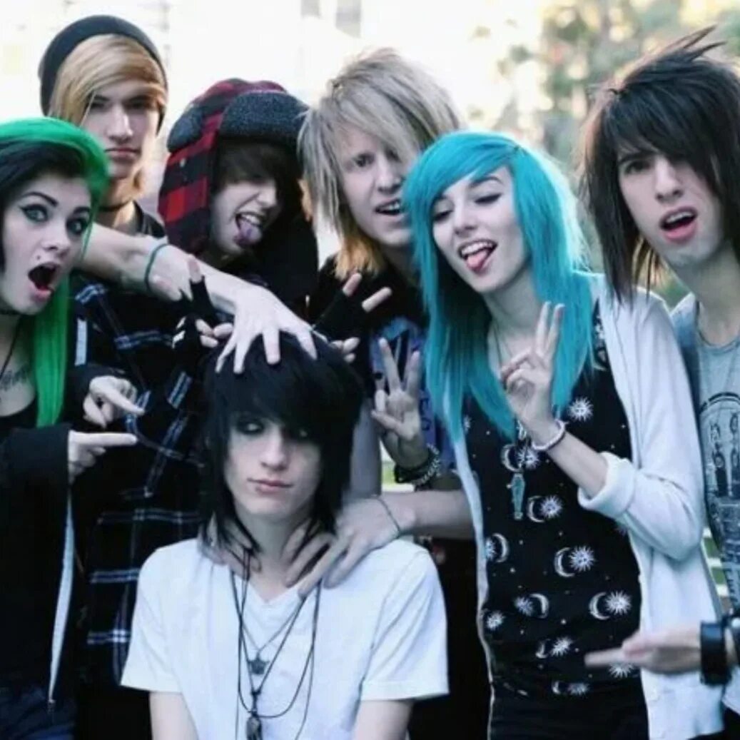 Эмо кид стиль. Мир эмо. Эмо-киды субкультура. Эмо субкультура 2007. Мир эмо.