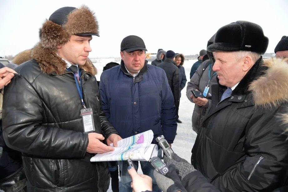 Хабаровск новости события. Аэропорт Хабаровск реконструкция. Работники Хабаровского аэропорта. Аэропорт Хабаровск руководство. Дальгеофизика Хабаровск новости.