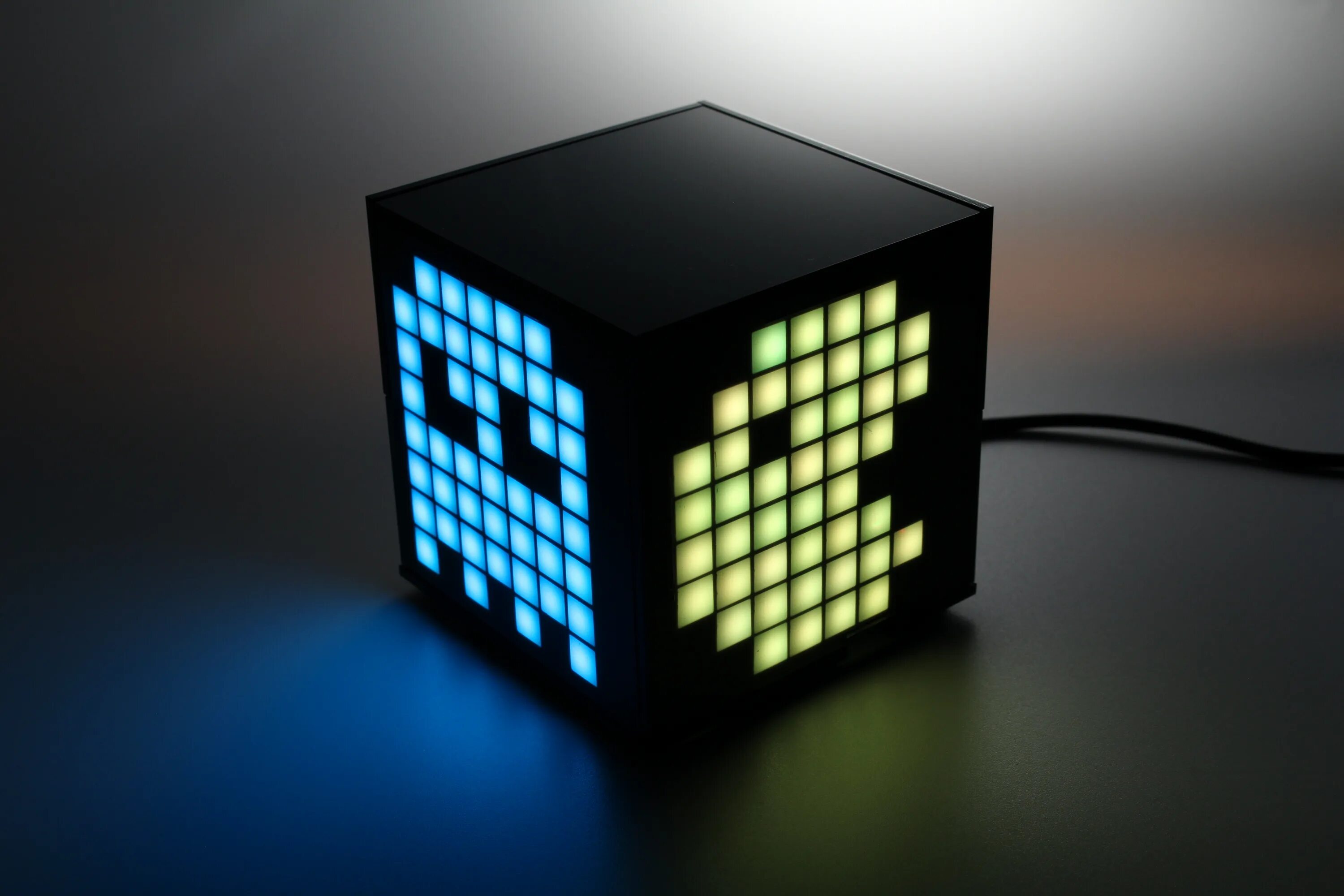 Светодиодный кубик Рубика. QR куб. Электрический куб. Полуоткрытый куб.