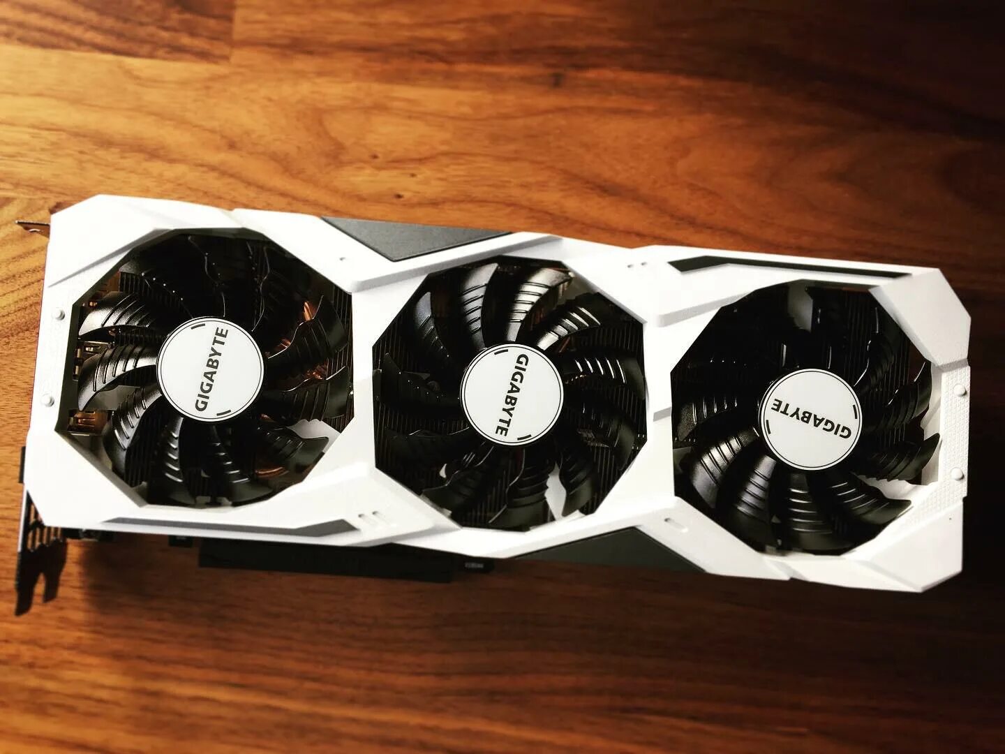 Видеокарта RTX 2070 super. RTX 2070 Gigabyte White. Gigabyte GEFORCE RTX 2070 super Gaming OC White 8g. RTX 2070 super White.