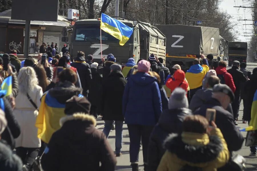 Украинские войска зашли в херсон. Пророссийские митинги в херсоне. Эвакуация населения. Херсонские новости сегодня. Каланчак херсонская новости.