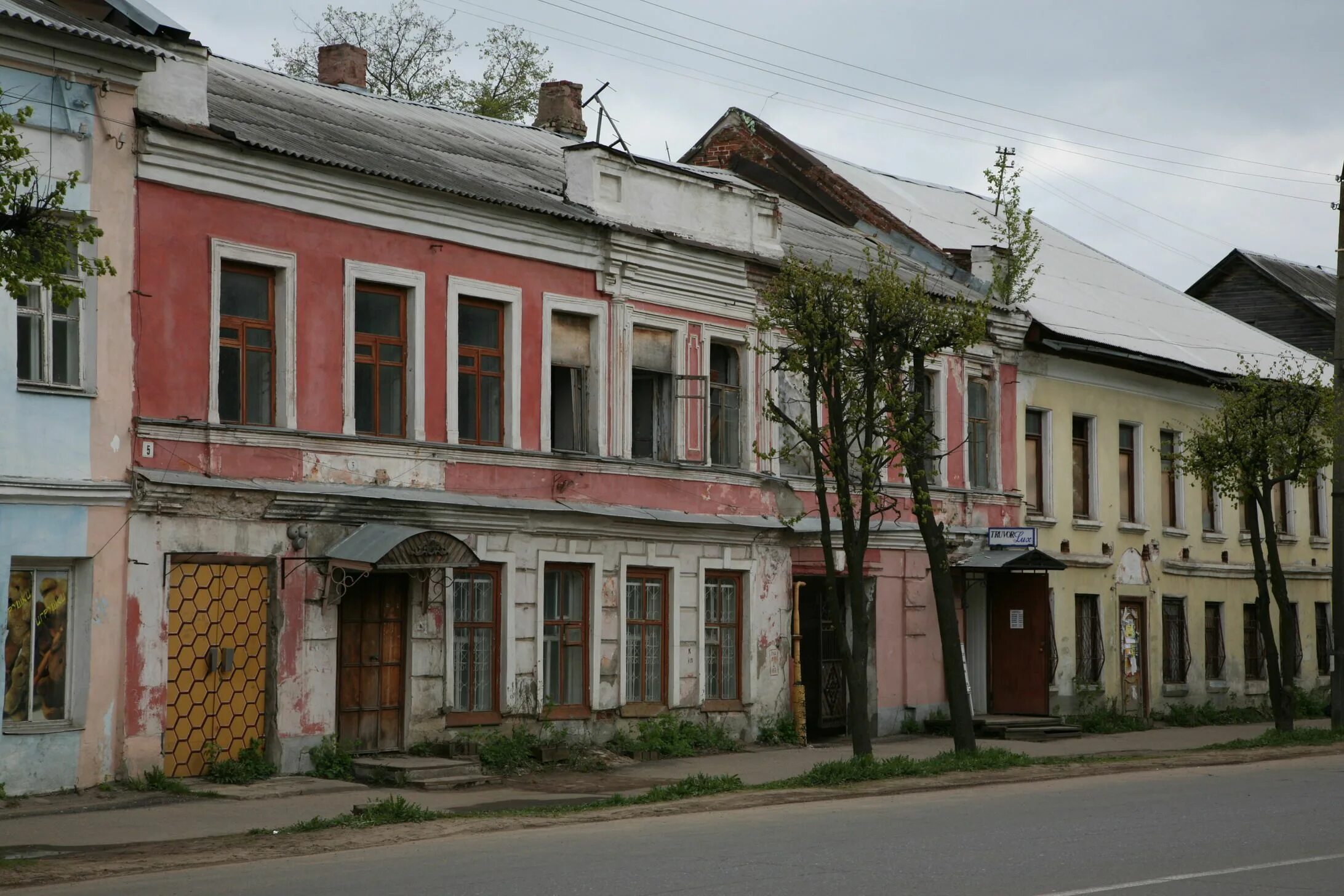 Медцентр углич. Углич центр города. Углич центр улицы. Углич центр города фото. Углич дом Леонтьевой.