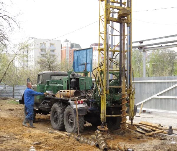 Установка лбу. Лбу-50 Геомаш. Станки лбу-50 для шнекового бурения. Лбу 50 07 КАМАЗ. Буровая машина Урал лбу50 урба2.