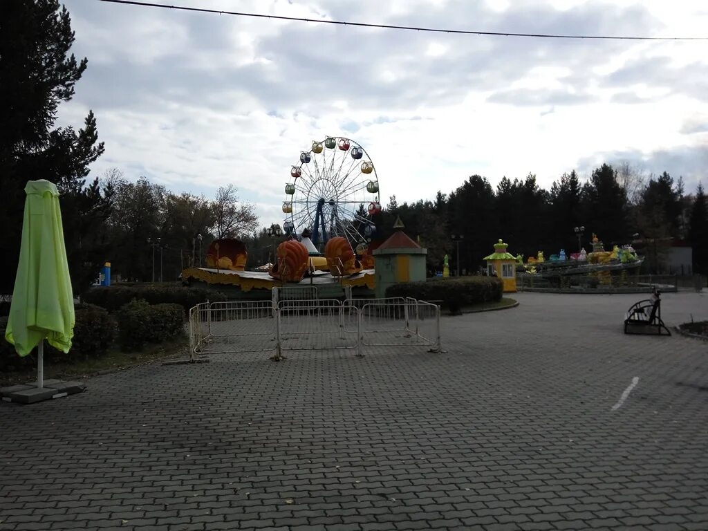 Междуреченский городской парк. Парк город междуреченск. Парк культуры и отдыха междуреченск. Междуреченск карусели парк. Парк город междуреченск.