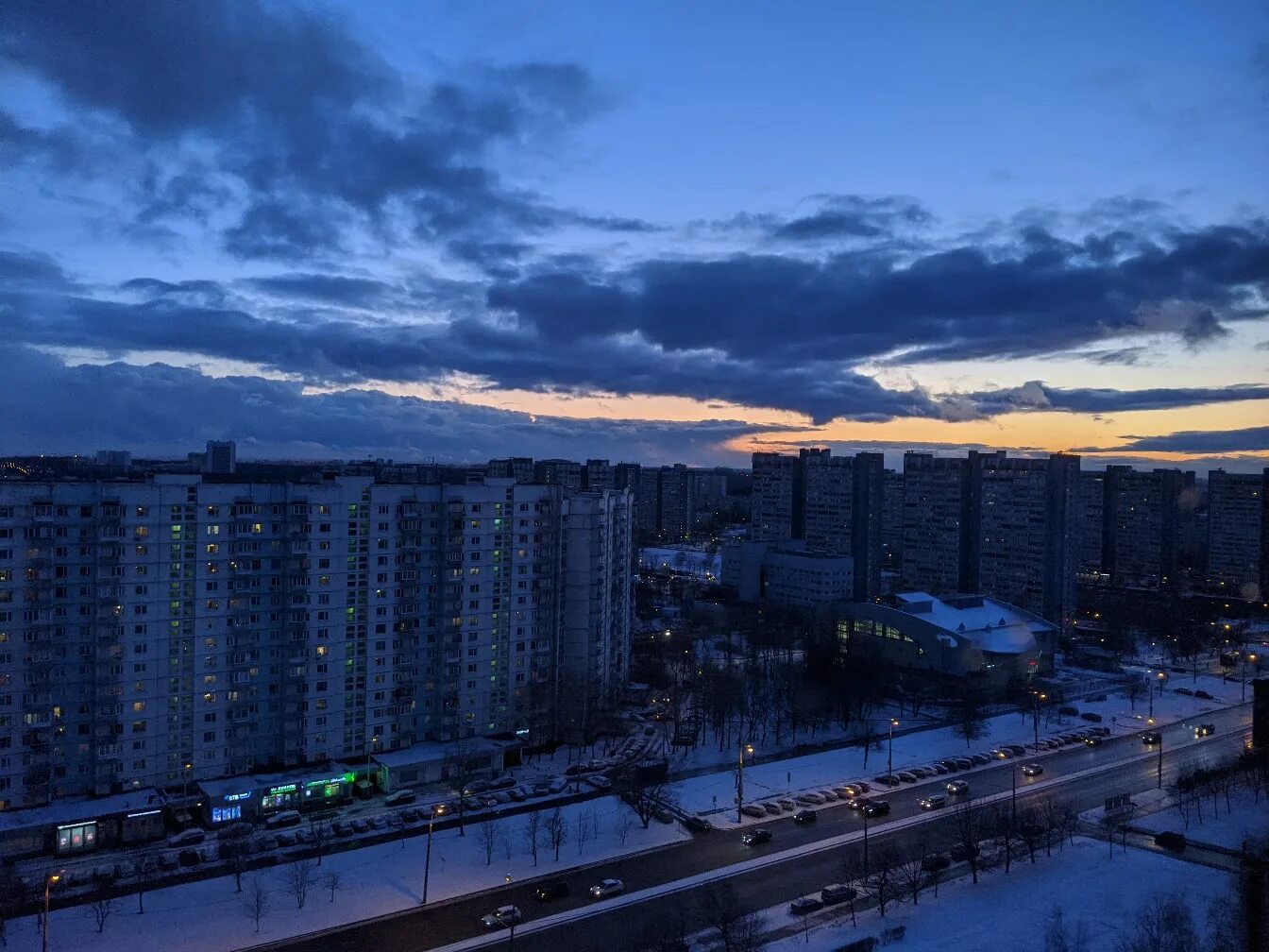 Ясенево сейчас. Ясенево (район Москвы). Микрорайон Ясенево Москва. Ясенево 2010. Ясенево окраины Москва.