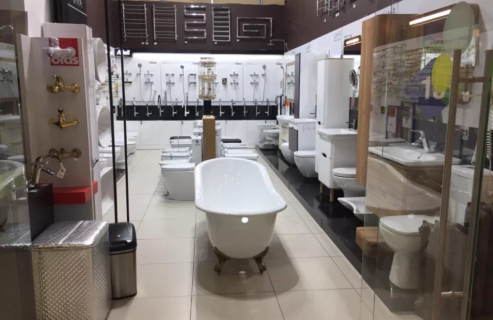 Сантехника в метро. Сантехника ассортимент. Салон красоты метро курская. Шоу рум сантехники в москве. Тц декоратор.