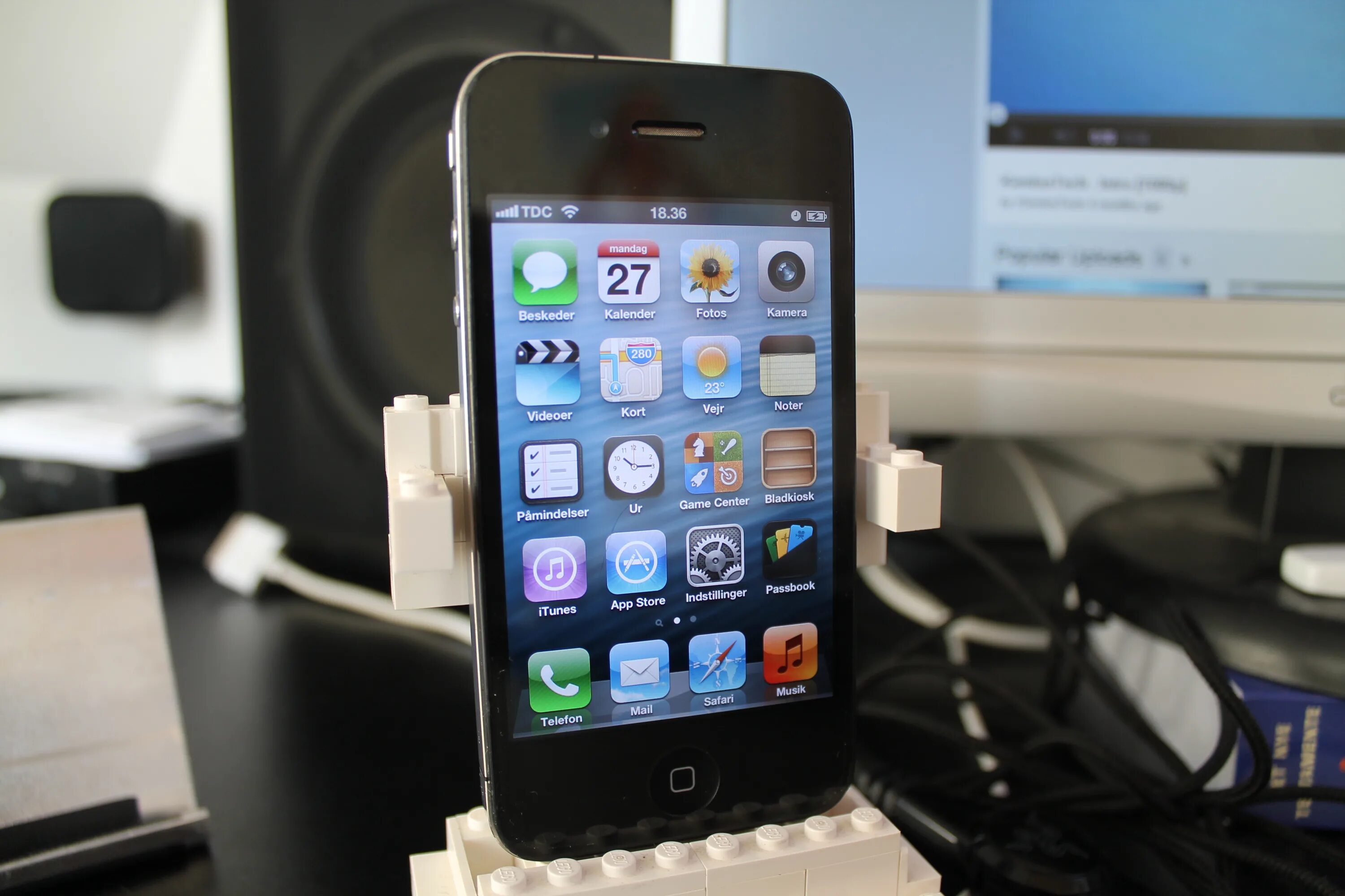Ios 4s. Iphone 4s. iphone 4 ios. iphone 4s ios 6. ios на айфон 4.