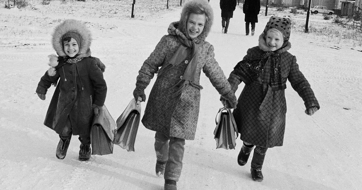 Зимняя одежда советских детей. Советские малыши зимой. Советские дети зима. Советские дети зимой.