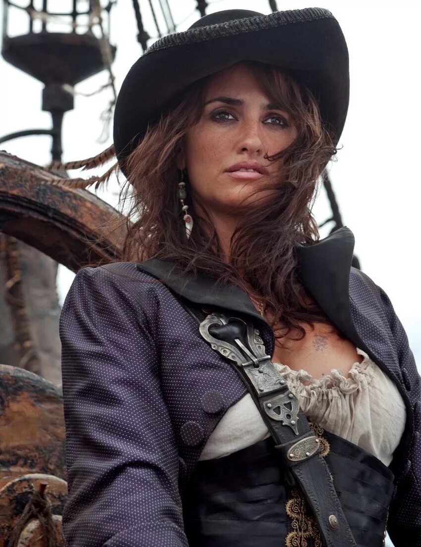 Имя британской актрисы из пиратов карибского моря. Пенелопа Крус пираты Карибского моря.