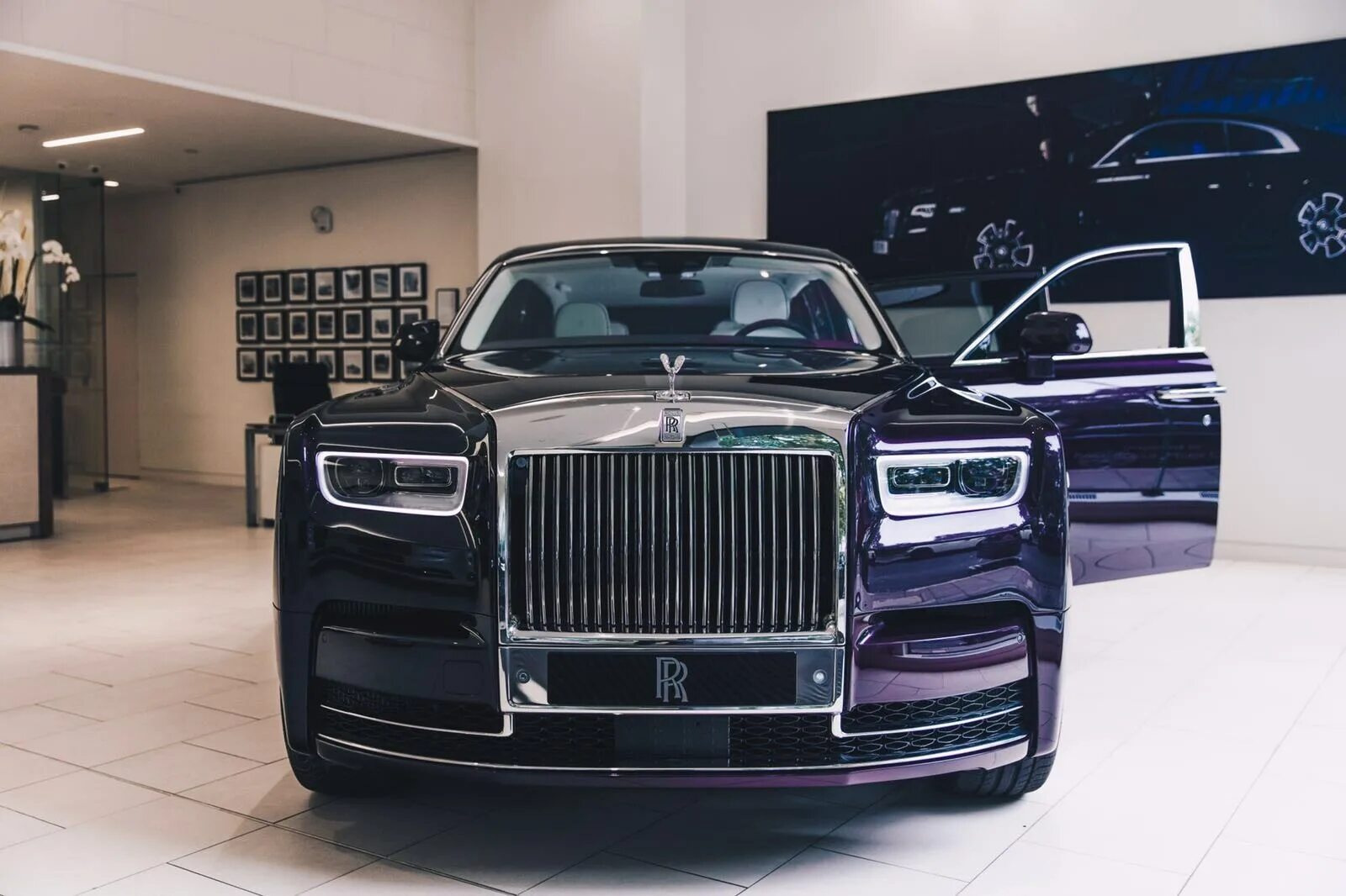 Rolls Royce Phantom 2018. Новый Rolls Royce Phantom. Новый Rolls Royce Phantom 2018. Роллс Ройс Фантом кортеж.