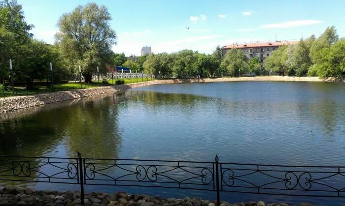 Хим пруд в перово. Перово пруд. Большой перовский пруд. Парк москвы перовский пруд. Парк москвы перовский пруд.