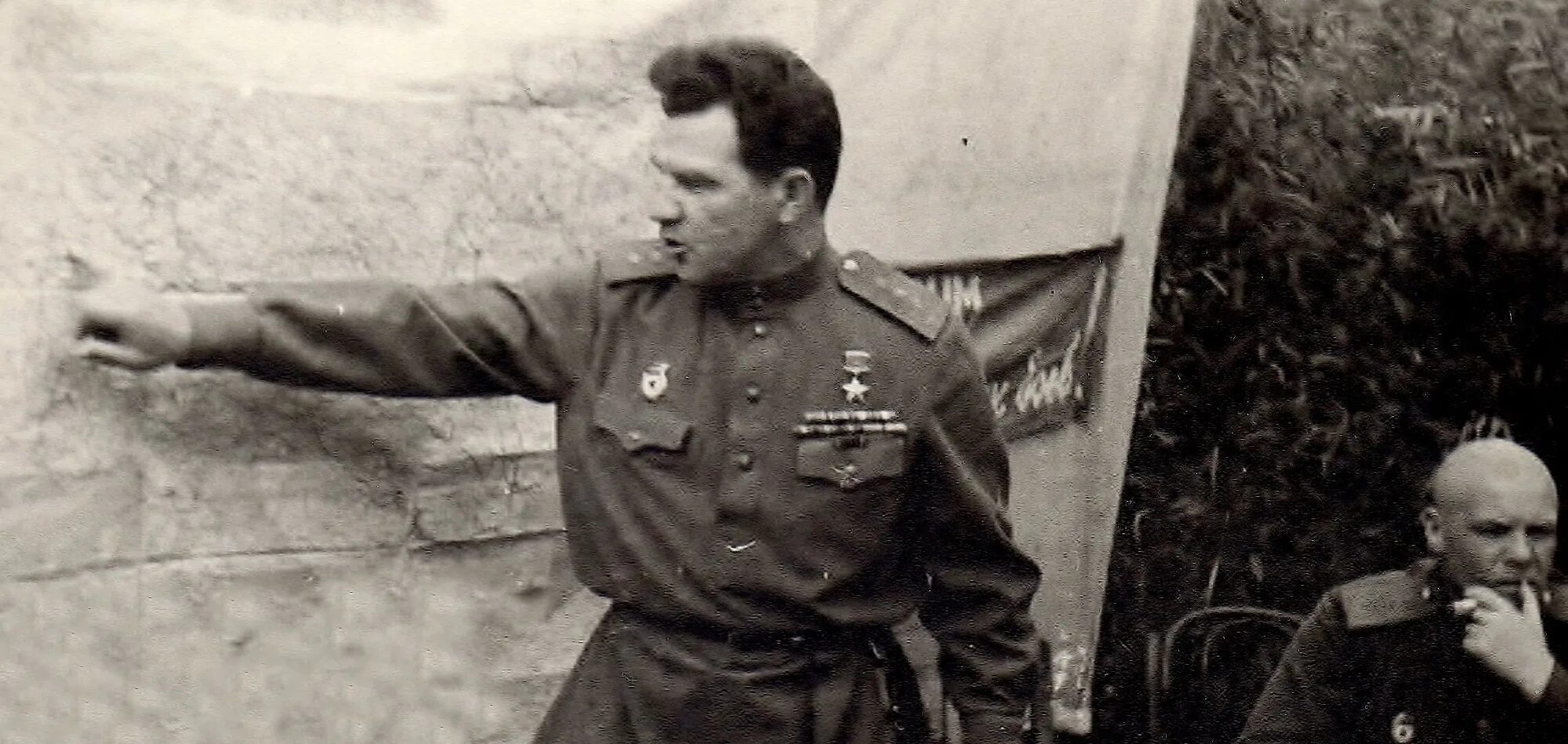 Чуйков против паулюса. Чуйков василий иванович. чуйков василий иванович в сталинграде. маршал чуйков василий иванович. маршал чуйков сталинград.