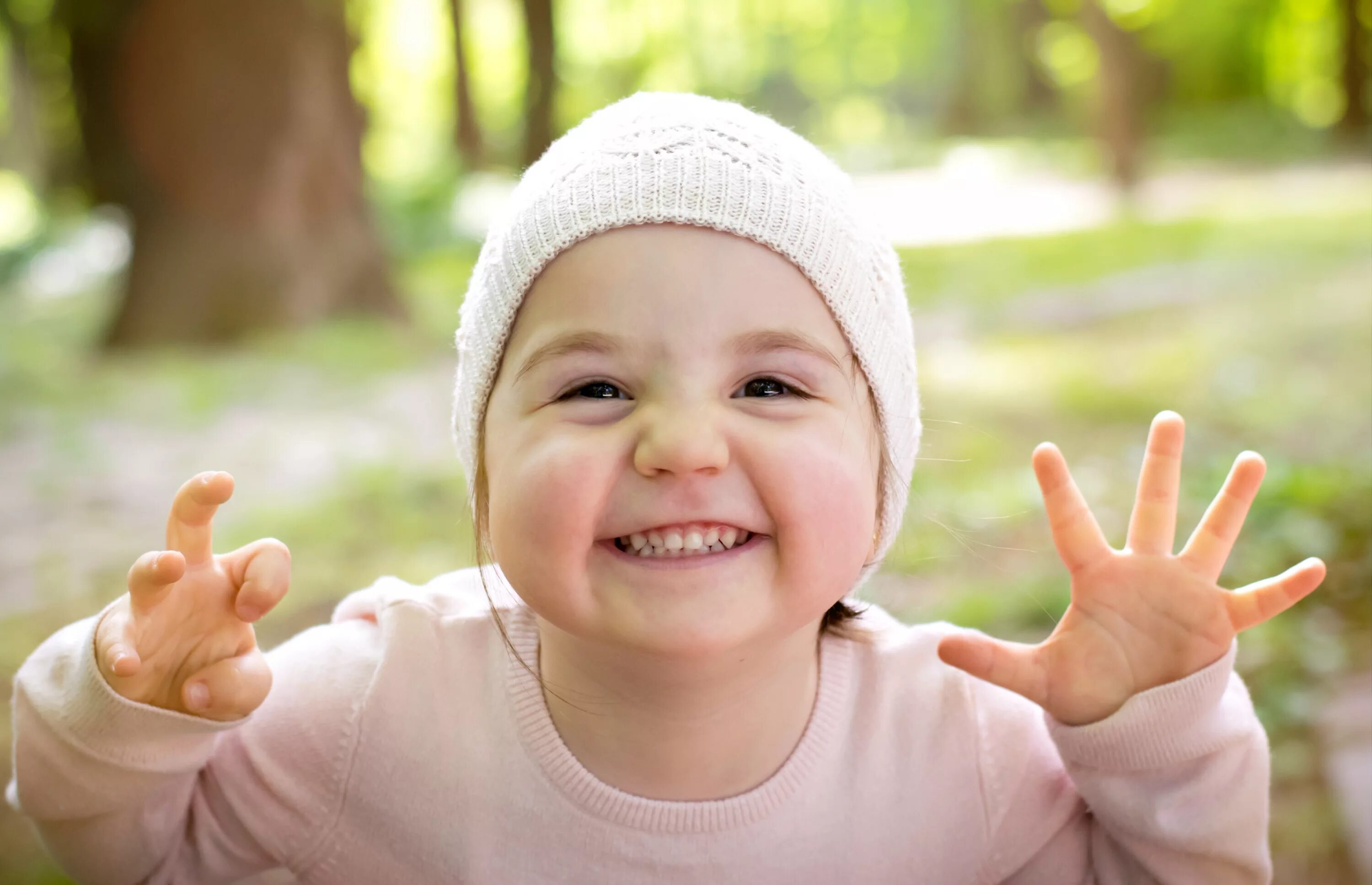 Smiling child. Дети смеются. Ребенок улыбается. Счастливый ребенок. Малыш смеется.