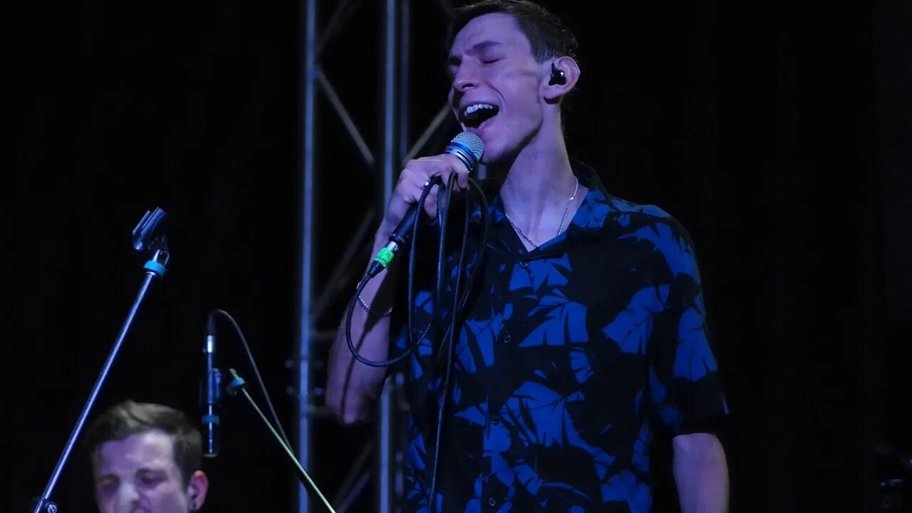 Шалаш дайте танк. Дайте танк шалаш. Проект оги. Алёна швец голосовые сообщения кавер. Дайте танк альбомы.