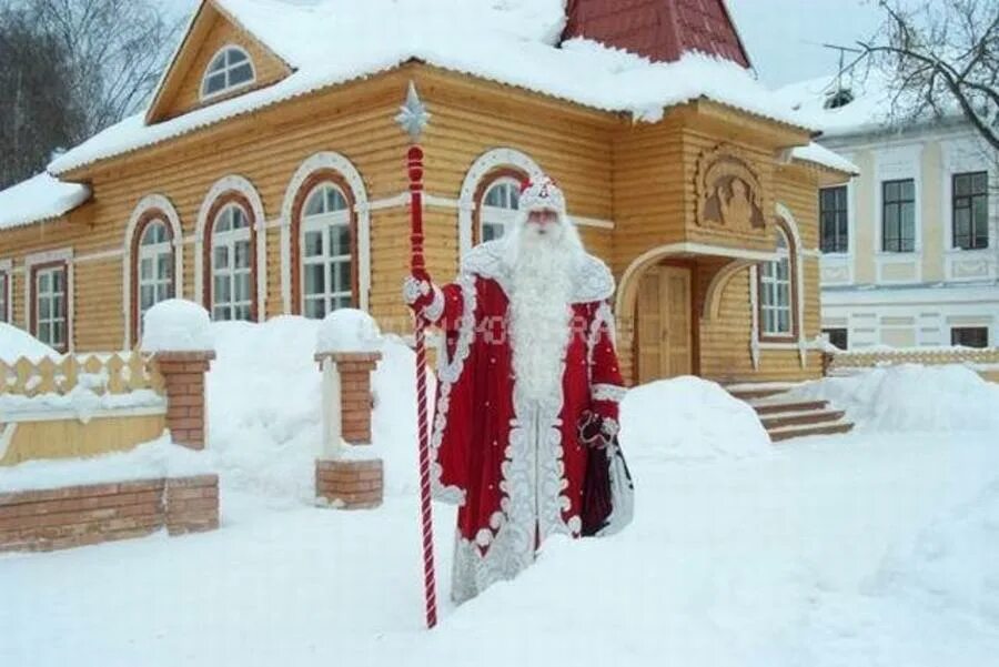 Где живет настоящий дед мороз. Суздаль Родина Деда Мороза. Резиденция Деда Мороза Уссурийск. Дед Мороз живет. Где живёт дед Мороз?.