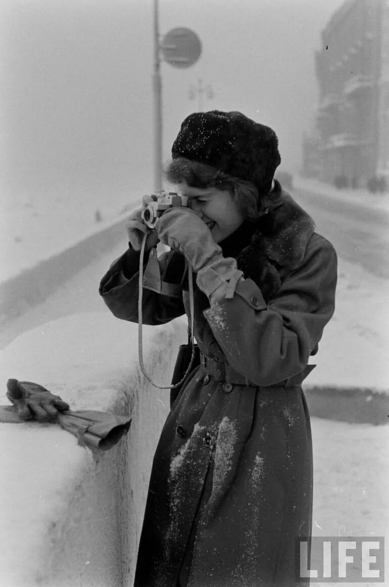 Блокадная зима моего детства. Ленинград 1956. СССР зимой. Фотограф СССР. Советские люди зимой.