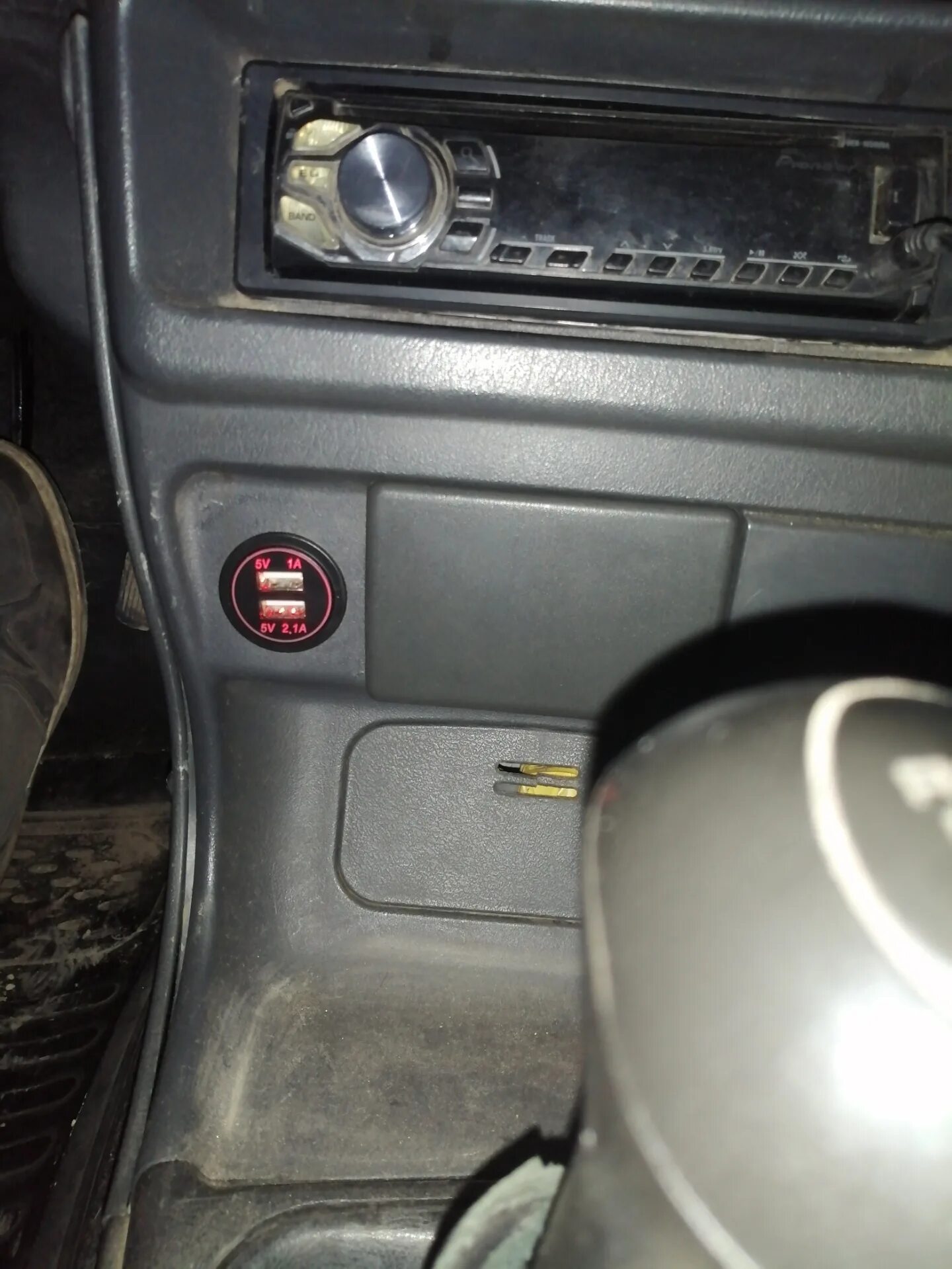 Не работает прикуриватель 2114. Зарядка usb в кнопке ваз 2114. юсб зарядка в ваз 2114. прикуриватель 2115 2114 дополнительные usb.