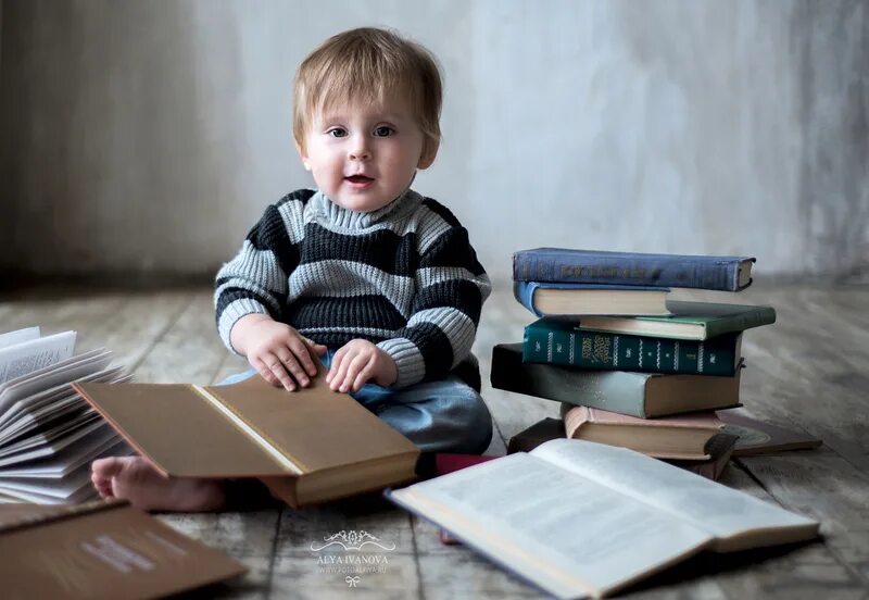 Книголюб нет. Дети книголюбы. маленький книголюб. день юного книголюба. книголюб фото.