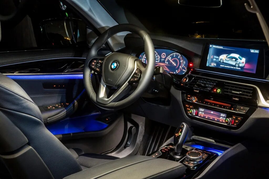 Подсветка bmw g30. Bmw m5 g30 салон. Подсветка салона в бмв 3. Bmw g30 ночной салон. Подсветка салона бмв g30.