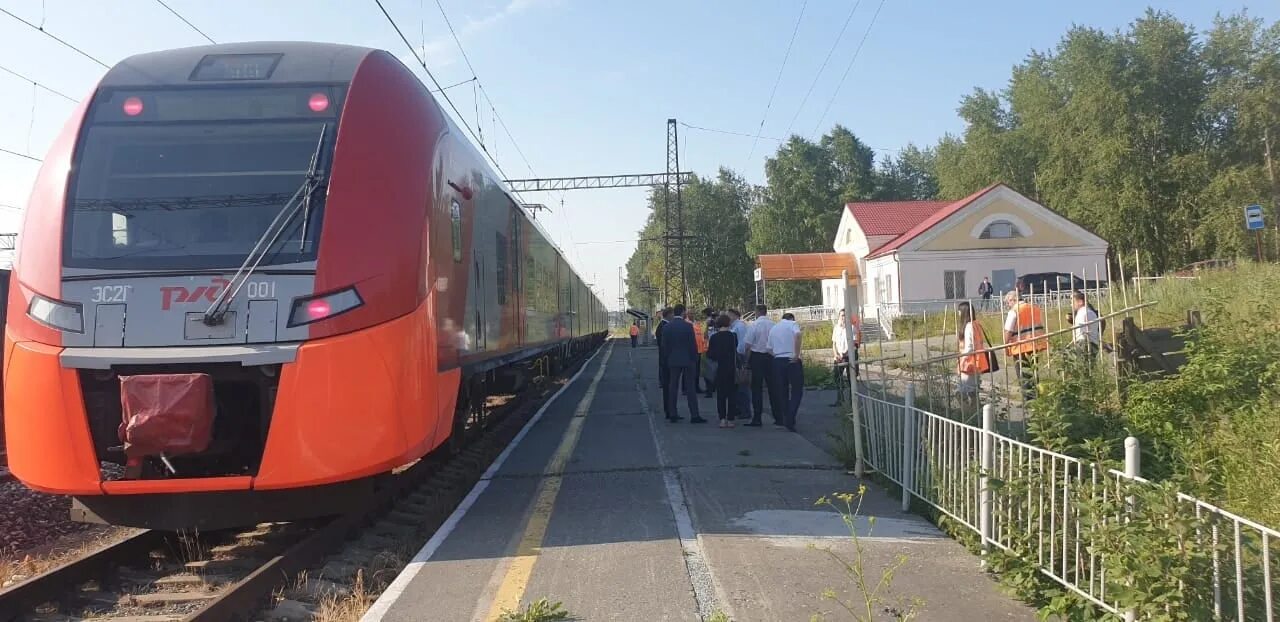 Электропоезд Ласточка в Качканаре. ЖД Качканар Ласточка. Ласточка Качканар электричка. Ласточка Качканар Екатеринбург.