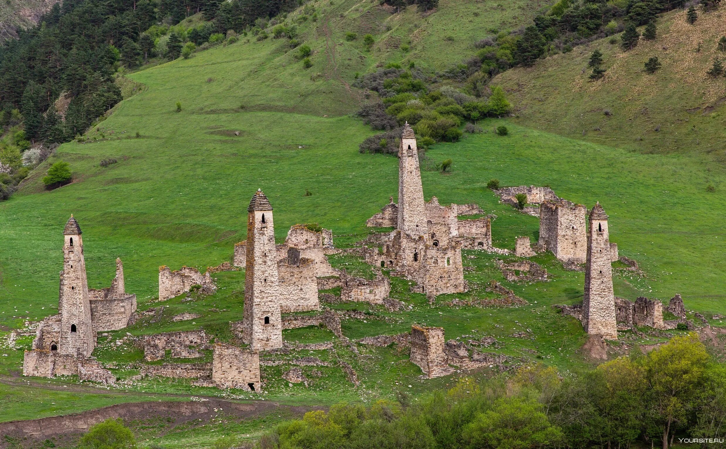 Родовые башни. Башенный комплекс эрзи. башни эрзи ингушетия. ингушский башенный комплекс эрзи. замковый комплекс эрзи.