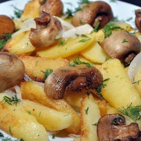 Жареная картошка с грибами.Очень вкусно и сытно. За, готовим! Дзен
