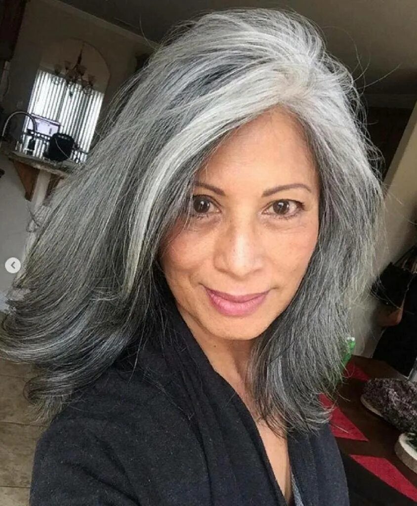 темные волосы с проседью. балаяж с сединой. седина на русых волосах. грей хаир. седина на темных волосах.