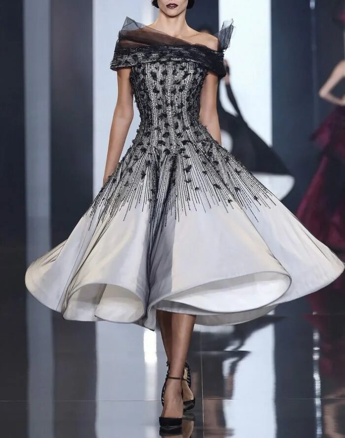Вечерние платья krikor jabotian. Необычные вечерние платья. Платье от дизайнера. Необычные дизайнерские платья. Rami kadi дизайнер.
