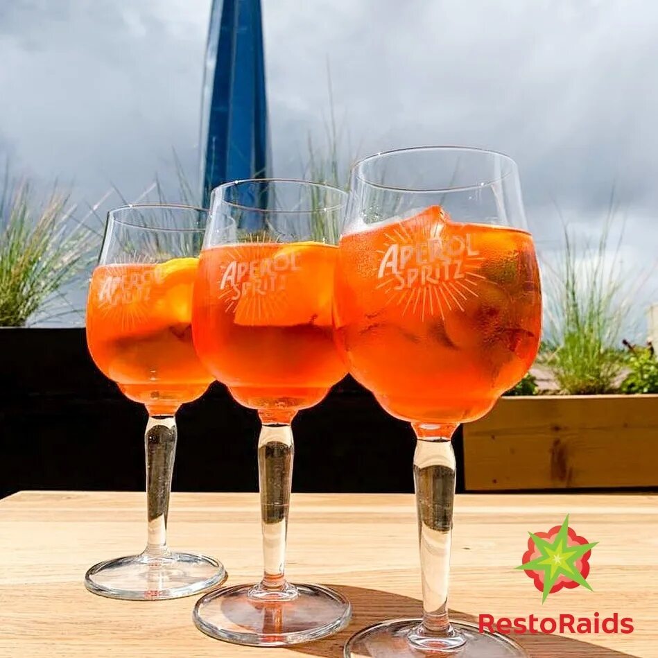 Бокалы для апероля. Aperol Spritz бокал. Aperol Spritz коктейль. Aperol Spritz акция 2+1. Aperol Spritz стакан.