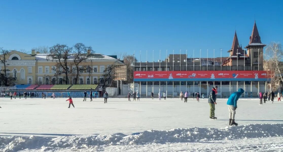 Стадион каток саратов. Стадион Динамо Саратов. Каток Динамо Саратов. Каток Динамо. Каток Метеор парк Победы.