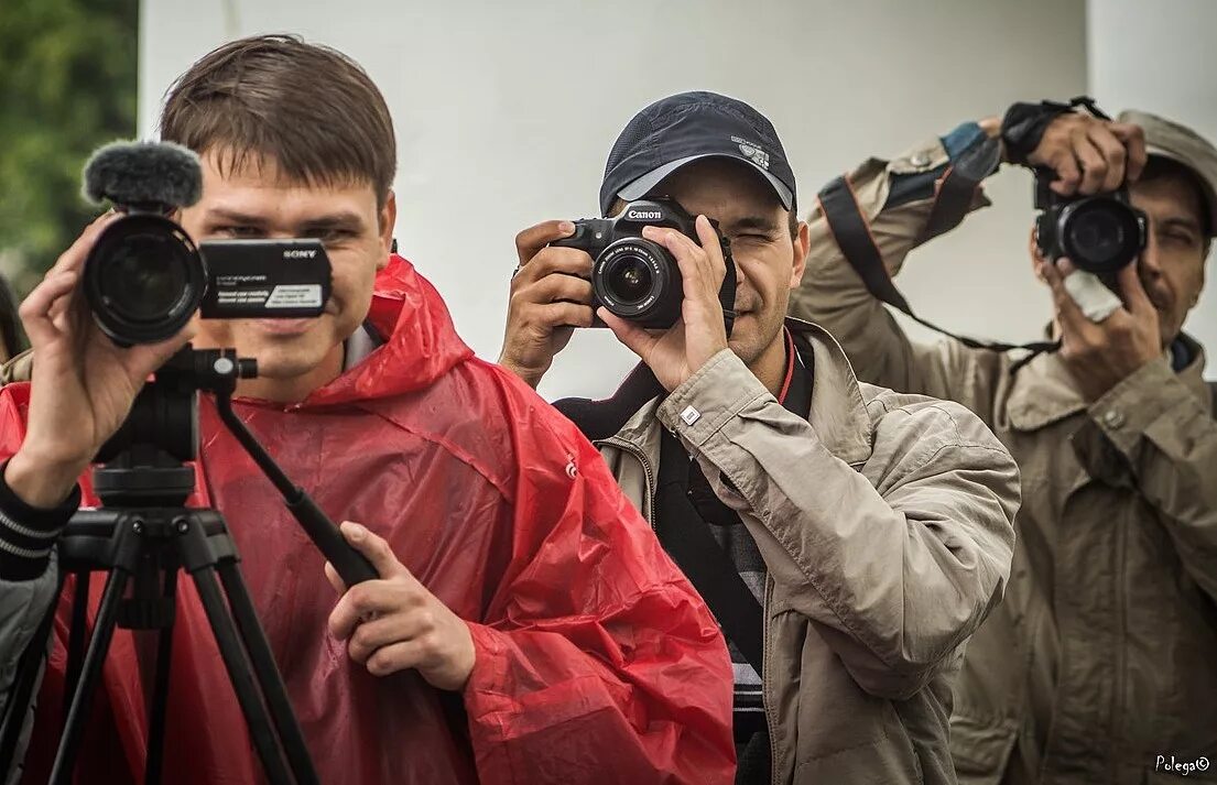 Фото и видеосъемка в школе. Команда фотографов. Профессиональные фотографии. Фотограф на мероприятии. Профессиональная команда фотографов.