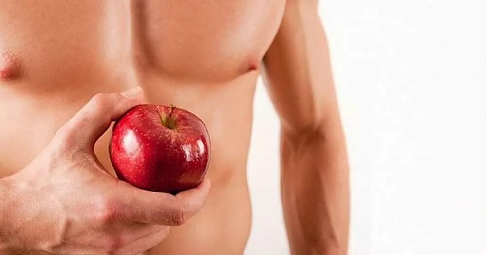 Яблоки для организма мужчины. Мужчина с фруктами. Фрукты на теле мужчины. Мужик с яблоком. Мужское тело яблоко.