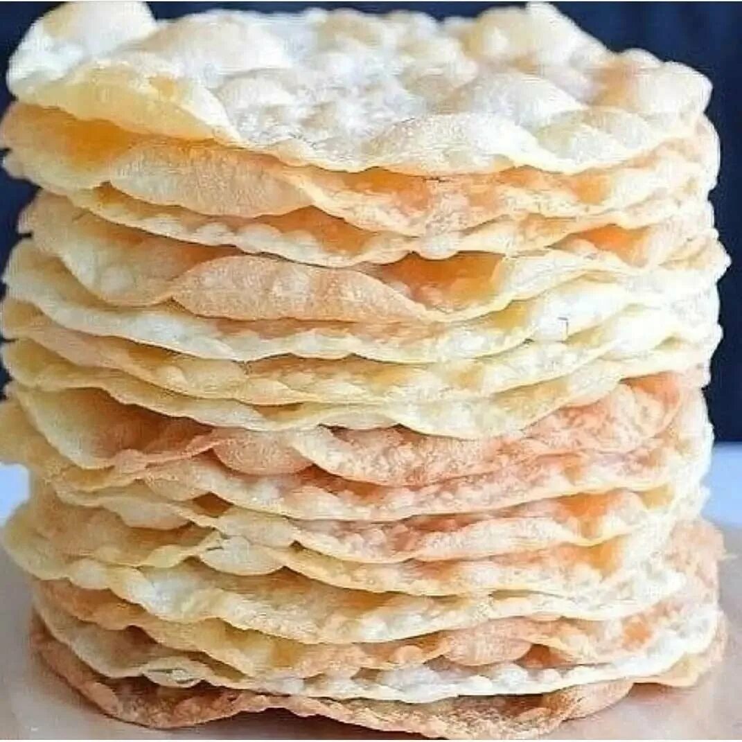 Слоеные коржи. Наполеон с рыбной консервой. Торт наполеон коржи рецепт. Торт наполеон коржи рецепт. Торт наполеон на кефире.