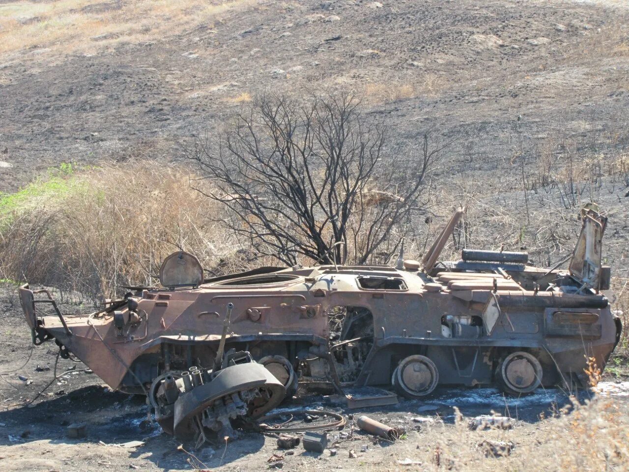 Кто такие бтр. Бтр 70 подбитый. Бтр-82а. Уничтожил бтр. Бтр-82а на донбассе.