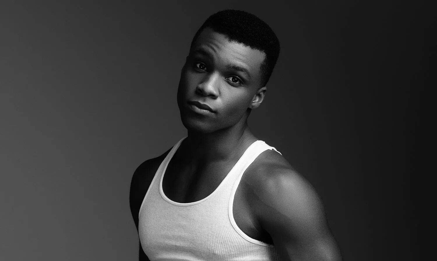 Pose actors. Диллон бёрнсайд. Эмджей родригес поза. Лесли одом мл. Билли портер billy porter.