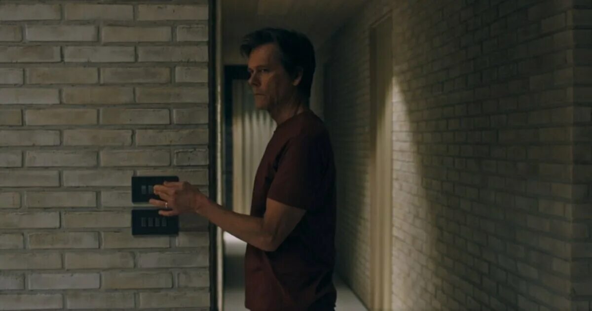 Фильм ужасов тебе стоило уйти. Фильмы ужасов тебе стоило уйти 2020. Кевин бейкон фильмы 2020. Аманда лавлейс принцесса спасает себя сама. Кевин бейкон фильм тебе стоило уйти.