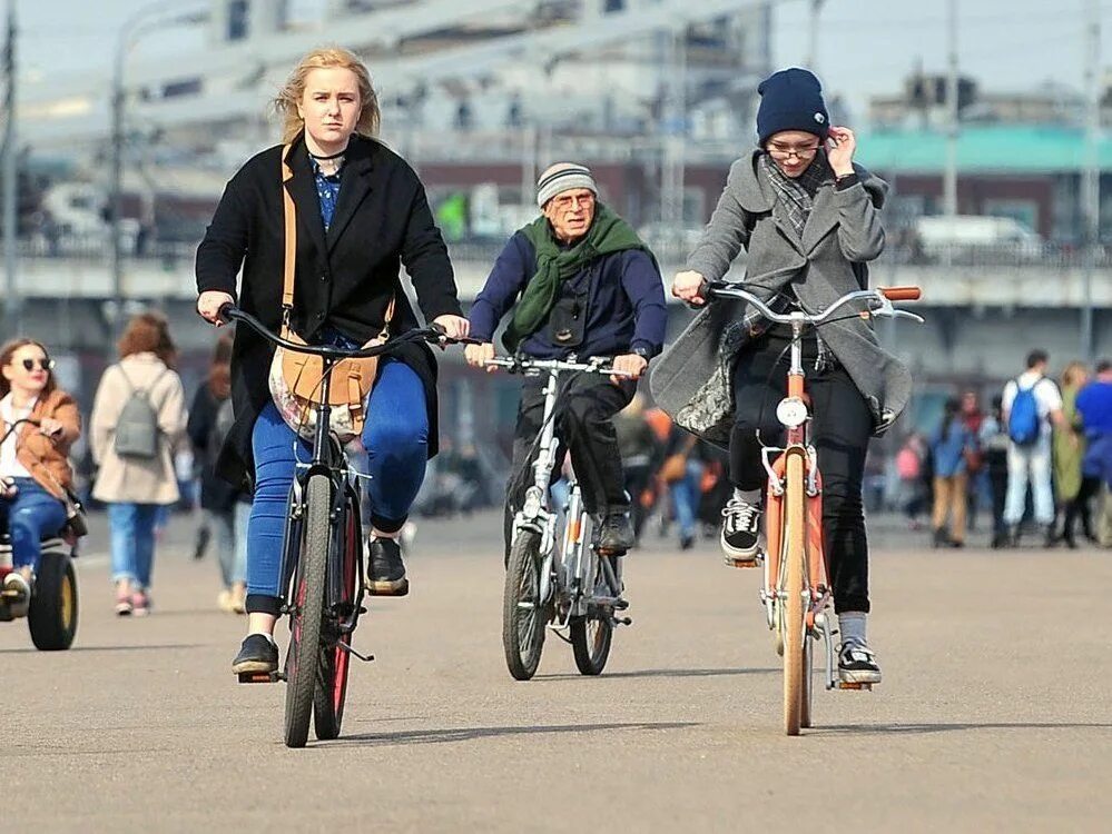 Когда можно кататься на велосипеде на вднх. Велобайк московский велопрокат. Байкшеринг в сша. Покататься на велосипедах в москве напрокат. Парк горького велосипеды.