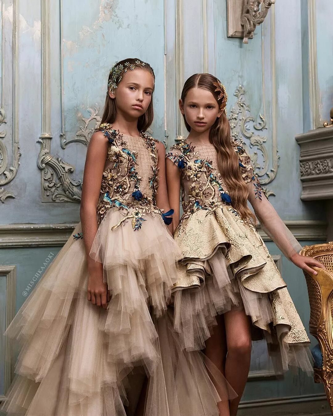 Школьная форма дольче габбана 2021. Мода 2023 девочки. Платья mischka aoki. Дольче габбана детская коллекция 2018 форма школьная. Детская мода 2022.