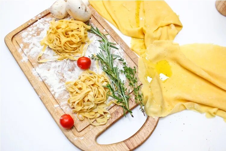 Звездочки 018 pasta zara 500г. Тушеная картошка с тушенкой. Макароны 18. Горячие макароны. Красивая подача пасты.